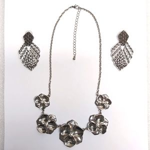 Floral Metal Silver tone with Rhinestones Necklace with Earrings